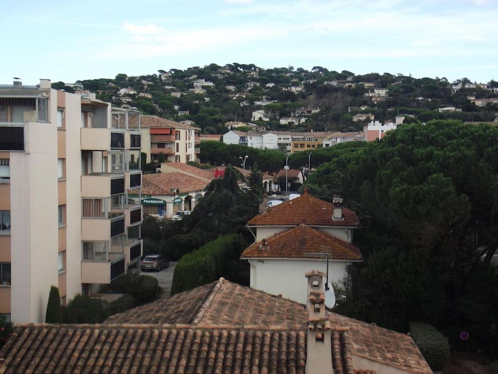 Appartement Spacieux Et Calme Classe 4 Etoiles, A 300M De La Mer 圣马克西姆 外观 照片