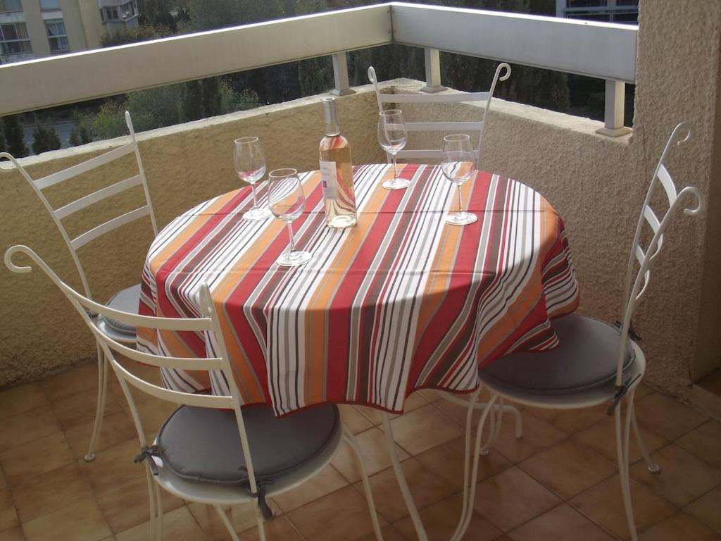 Appartement Spacieux Et Calme Classe 4 Etoiles, A 300M De La Mer 圣马克西姆 外观 照片