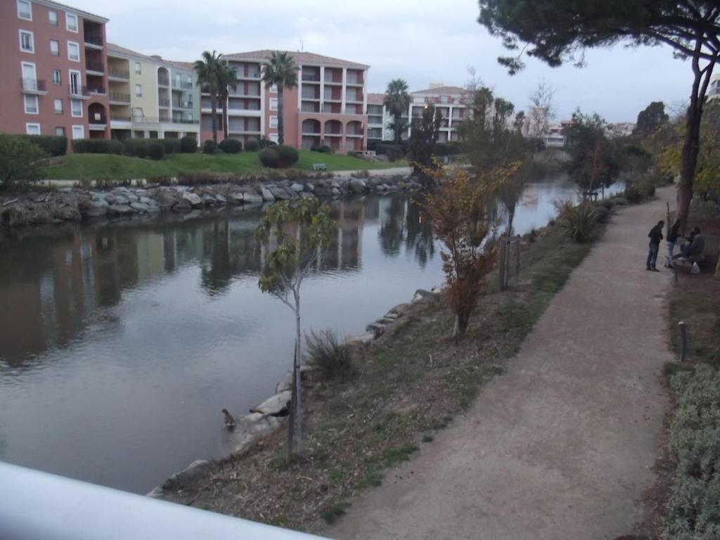 Appartement Spacieux Et Calme Classe 4 Etoiles, A 300M De La Mer 圣马克西姆 外观 照片